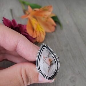 Elegant Silver and Gray Teardrop Ring